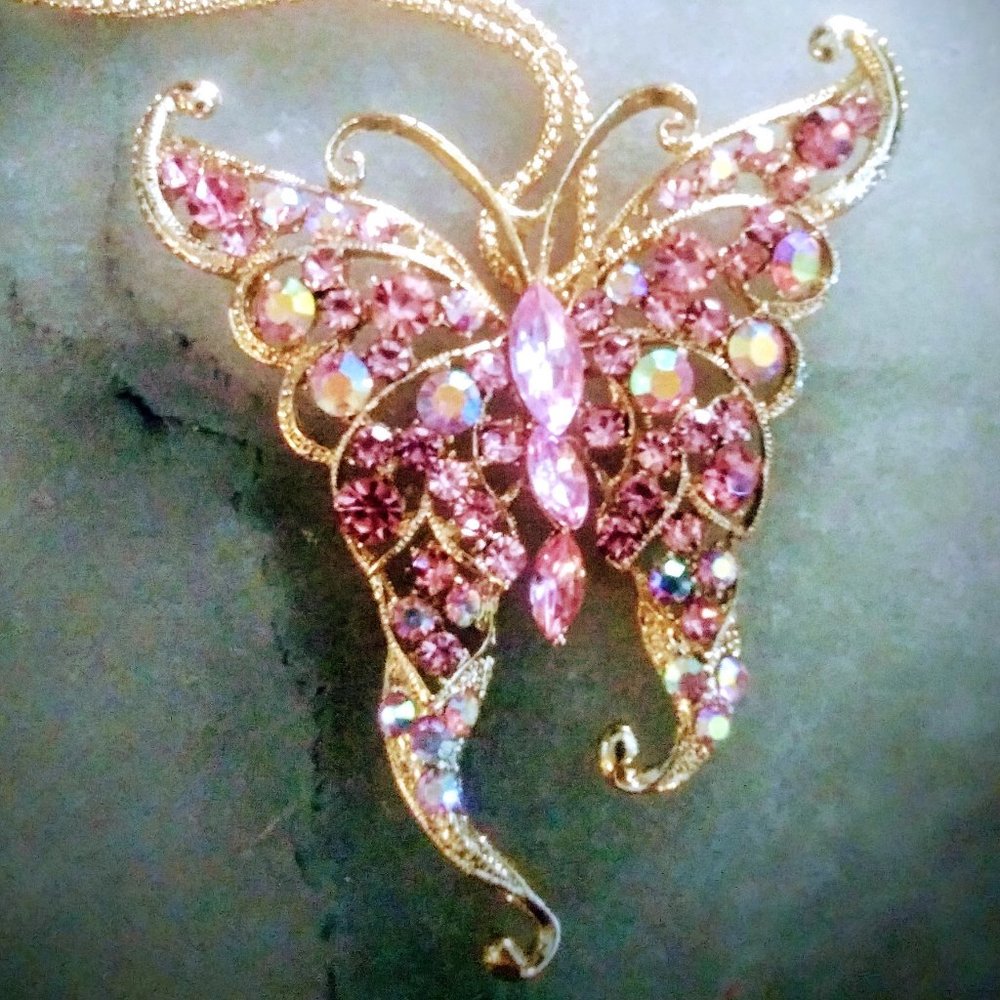 Barbiecore PINK Sparkly Crystal Rhinestone BUTTERFLY Gold PIN Pendant Necklace - Picture 9 of 11